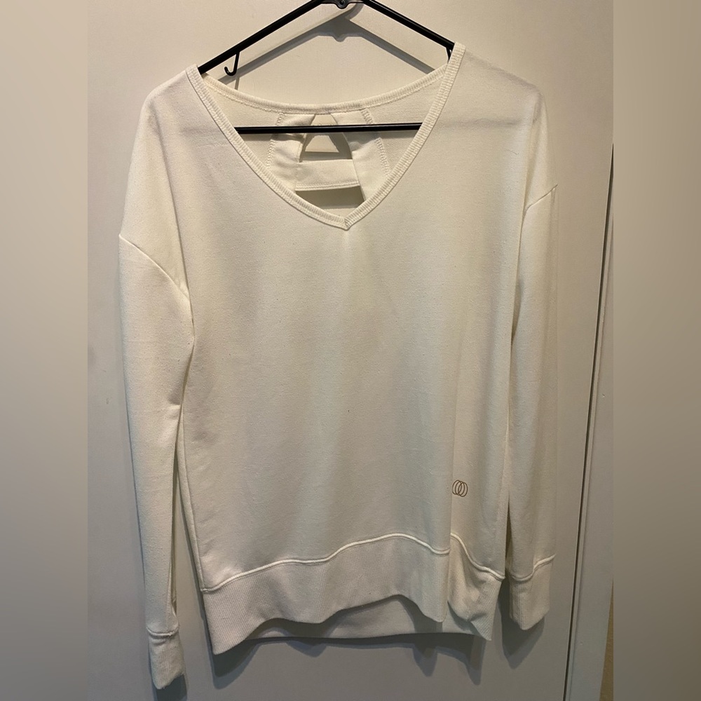 White Soft Long Sleeve Shirt With Slight Open Back L